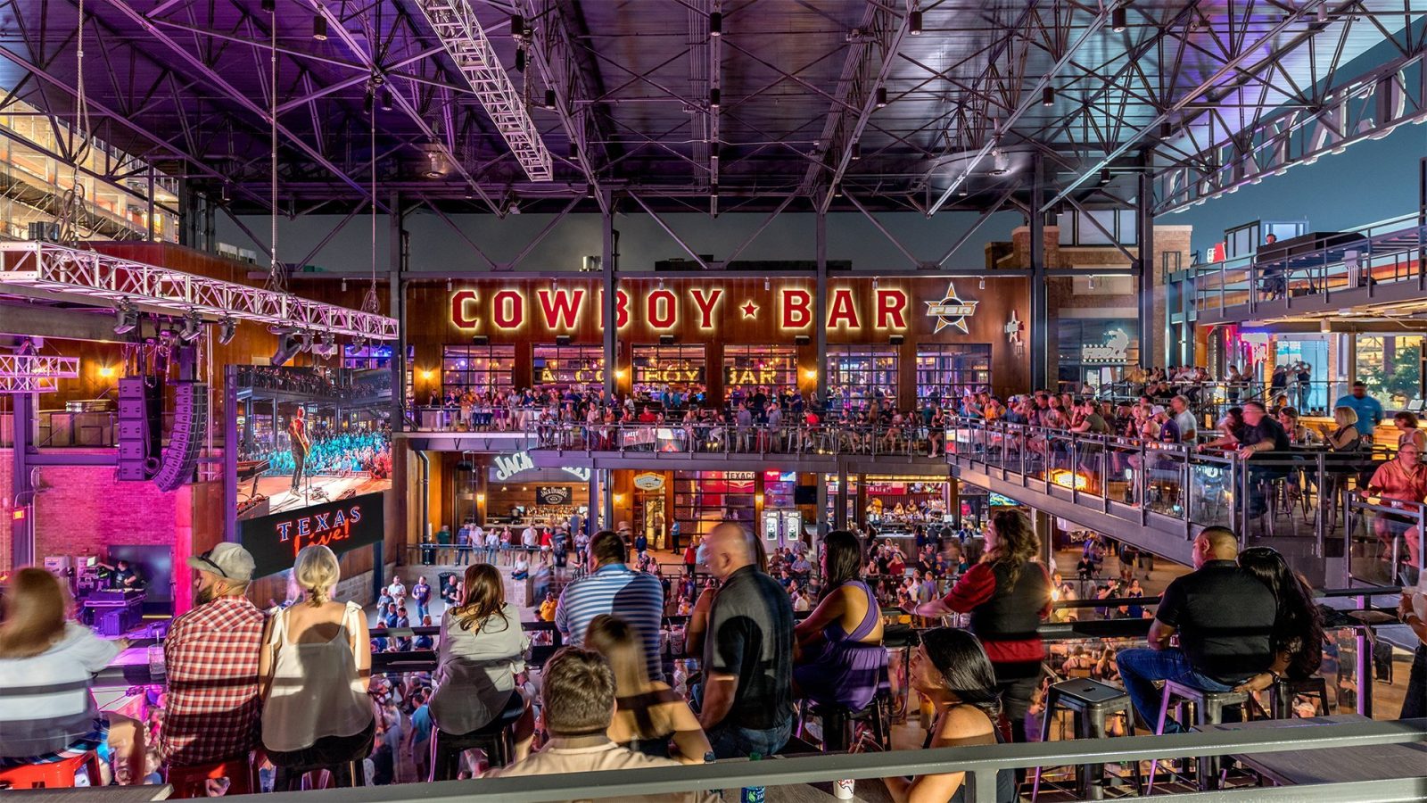 AT&Tスタジアムとグローブライフ・フィールドの航空写真