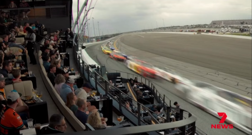 Cosm Dallasの12K+解像度巨大LEDドーム内部の没入型映像体験