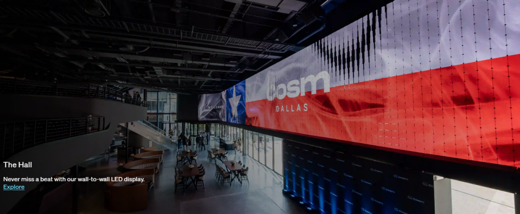 The Deck（ザ・デッキ）の開放的な屋外テラス観戦エリア