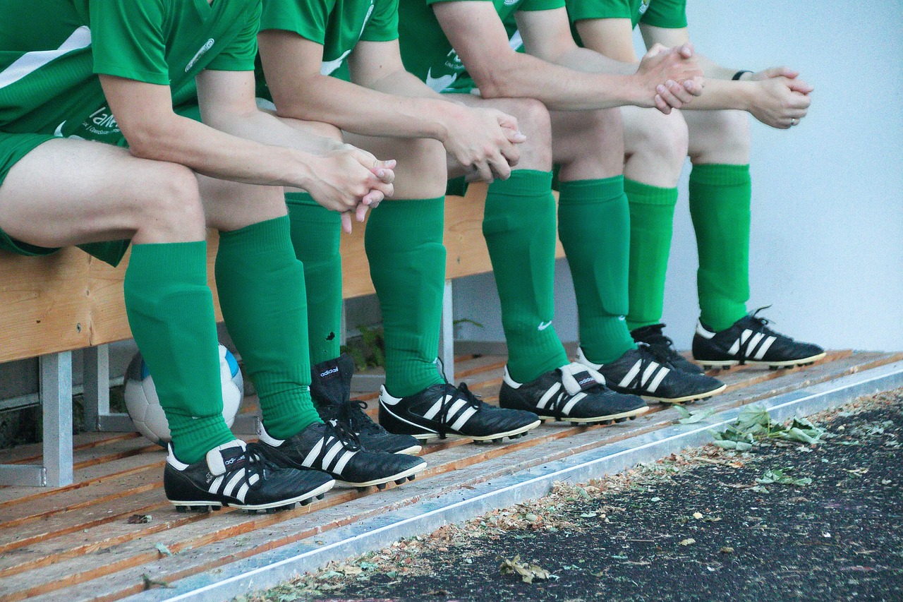 サッカーの控え選手ベンチ